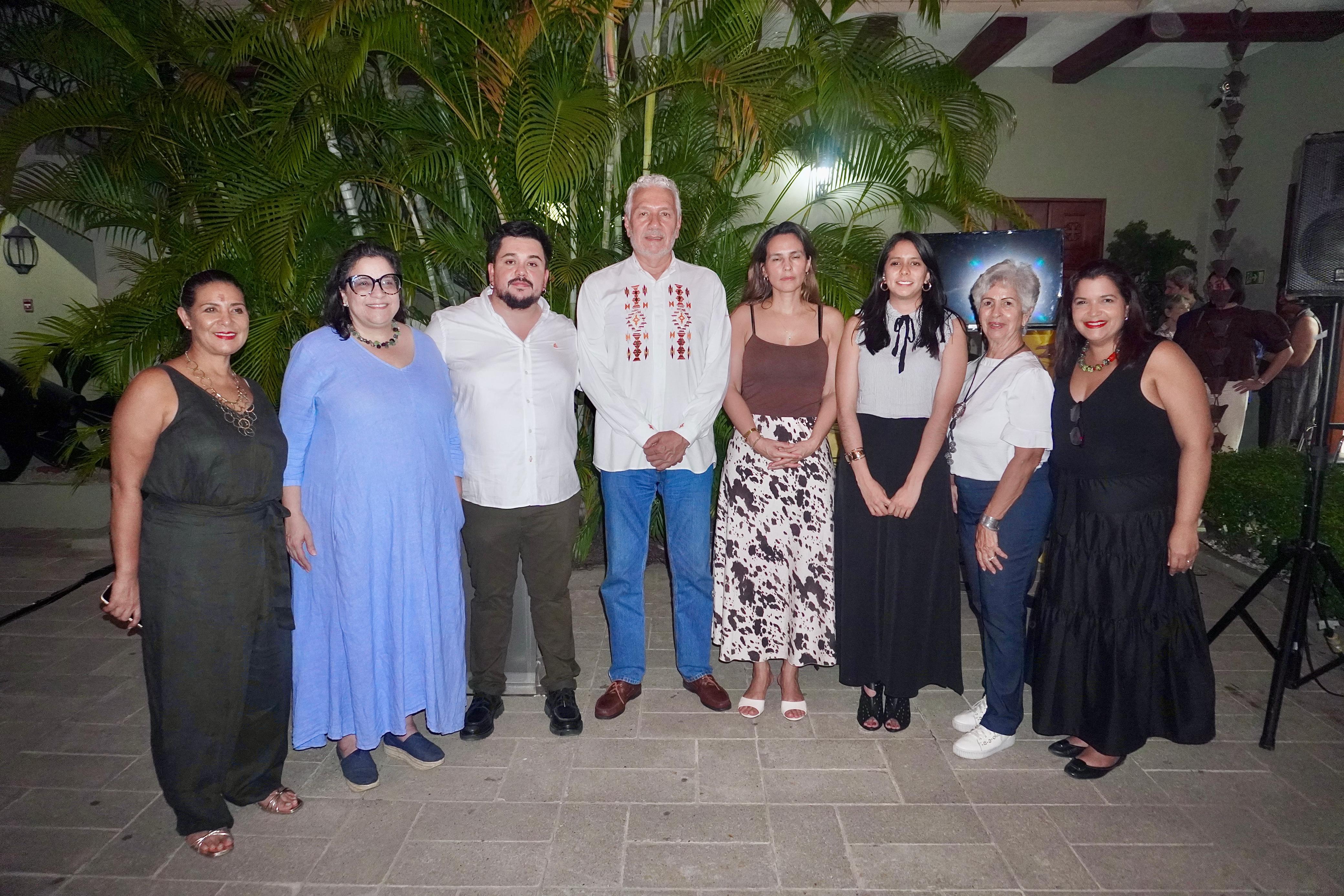 Embajada de Colombia en República Dominicana acompaña la inauguración de la muestra fotográfica sobre el Palacio de Justicia (1985)