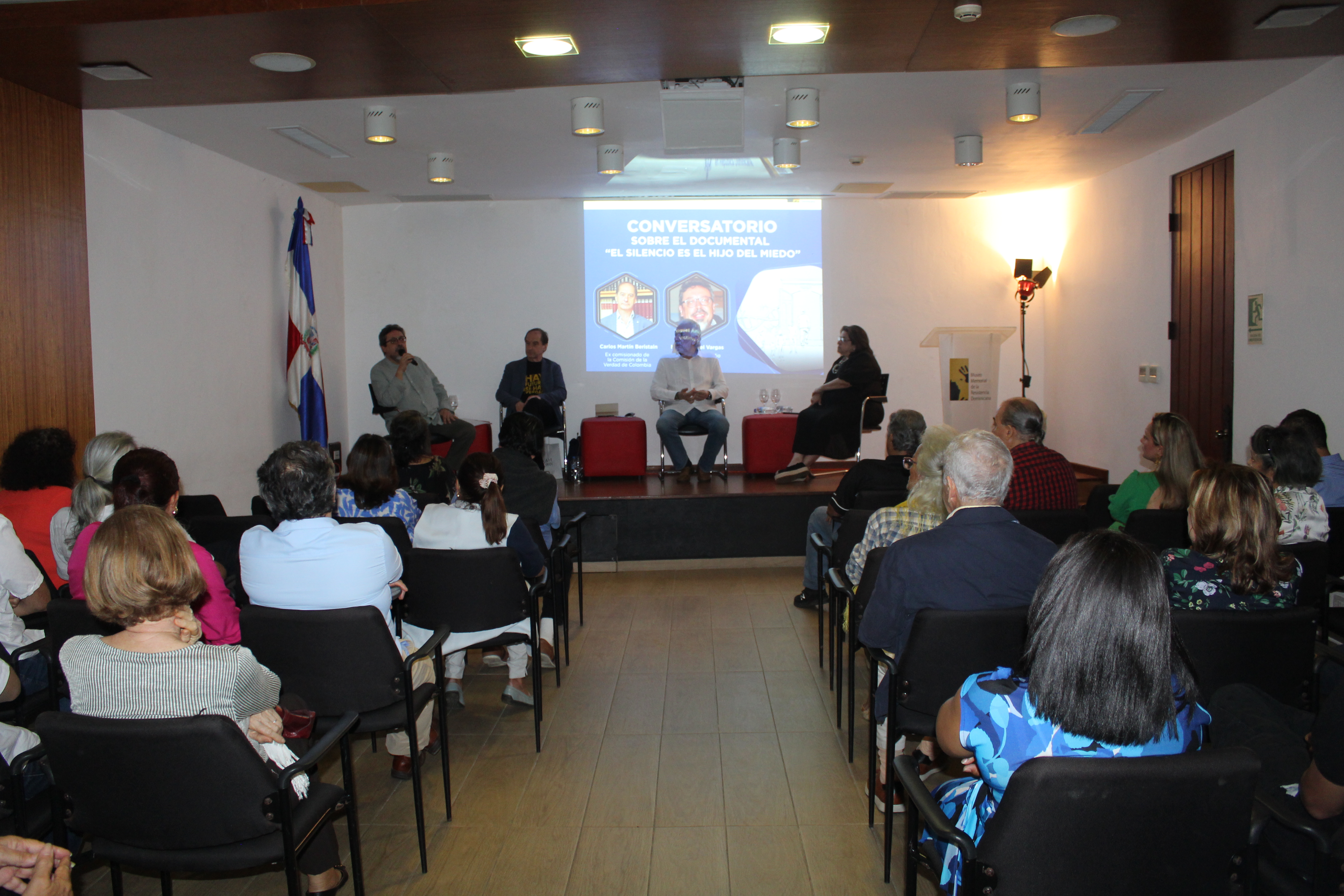 La Embajada de Colombia y el Museo Memorial de la Resistencia Dominicana realizaron conversatorio y proyección del documental “El Silencio es el Hijo del Miedo”