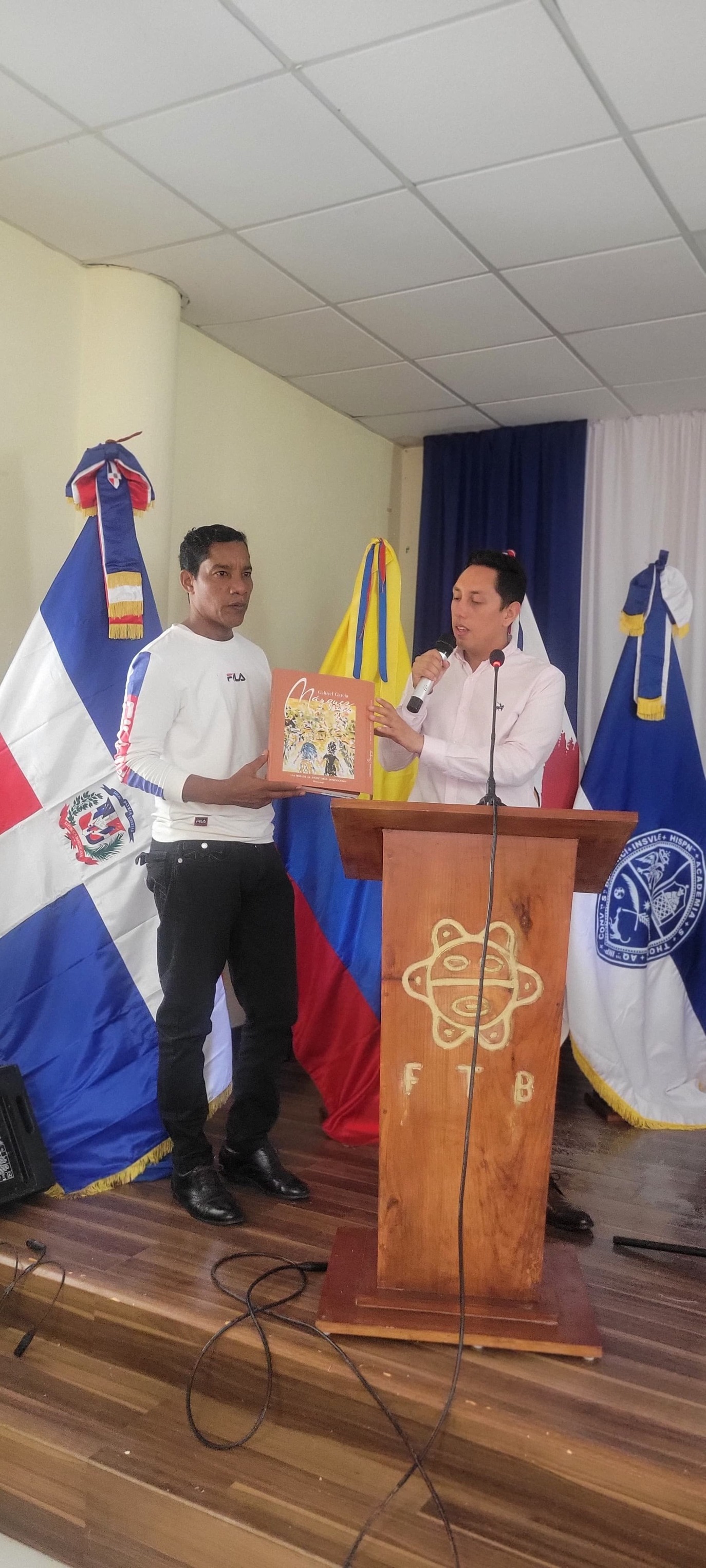 Colombia comparte gastronomía y literatura en la Feria del Libro y la Cultura de Neiba 2025