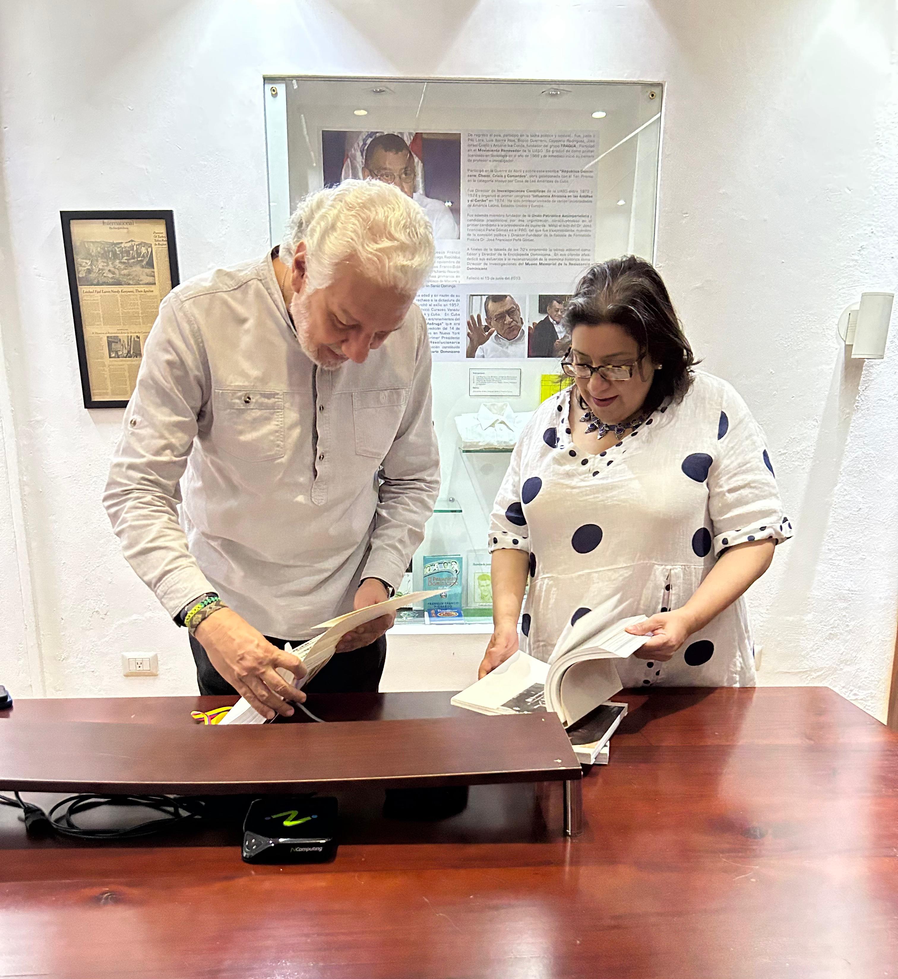 Embajada de Colombia en República Dominicana dona al Museo Memorial de la Resistencia Dominicana la colección fotográfica "El testigo: Memorias del conflicto armado colombiano en el lente y la voz de Jesús Abad Colorado”