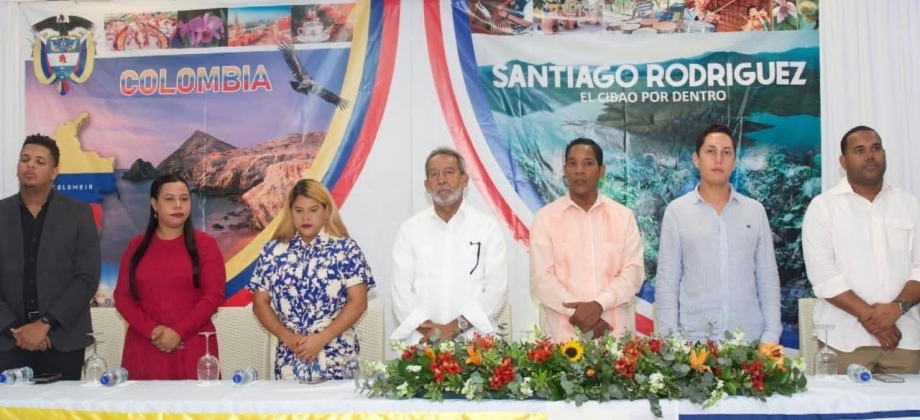 Colombia comparte gastronomía y literatura en la Feria del Libro y la Cultura de Neiba 2025