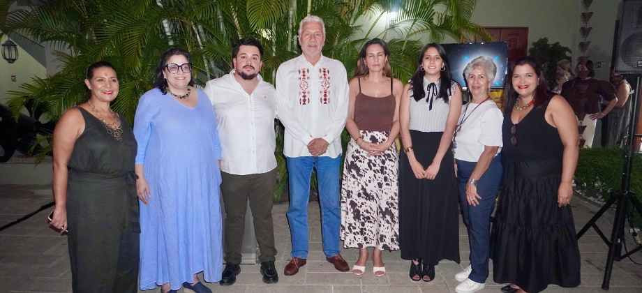 Embajada de Colombia en República Dominicana acompaña la inauguración de la muestra fotográfica sobre el Palacio de Justicia (1985)