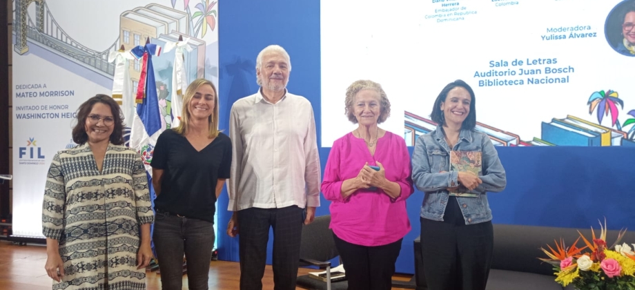 Presentación de autoras: Catalina Castro, Vera Grabe y Gabriela Pinilla en la Feria Internacional del Libro de Santo Domingo, República Dominicana