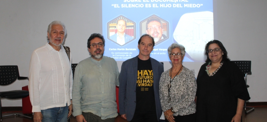 La Embajada de Colombia y el Museo Memorial de la Resistencia Dominicana realizaron conversatorio y proyección del documental “El Silencio es el Hijo del Miedo”